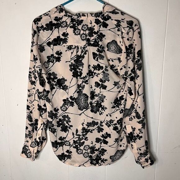 New York & Company Sheer Pink and Black Floral Blouse Size XSmall - Picture 7 of 8